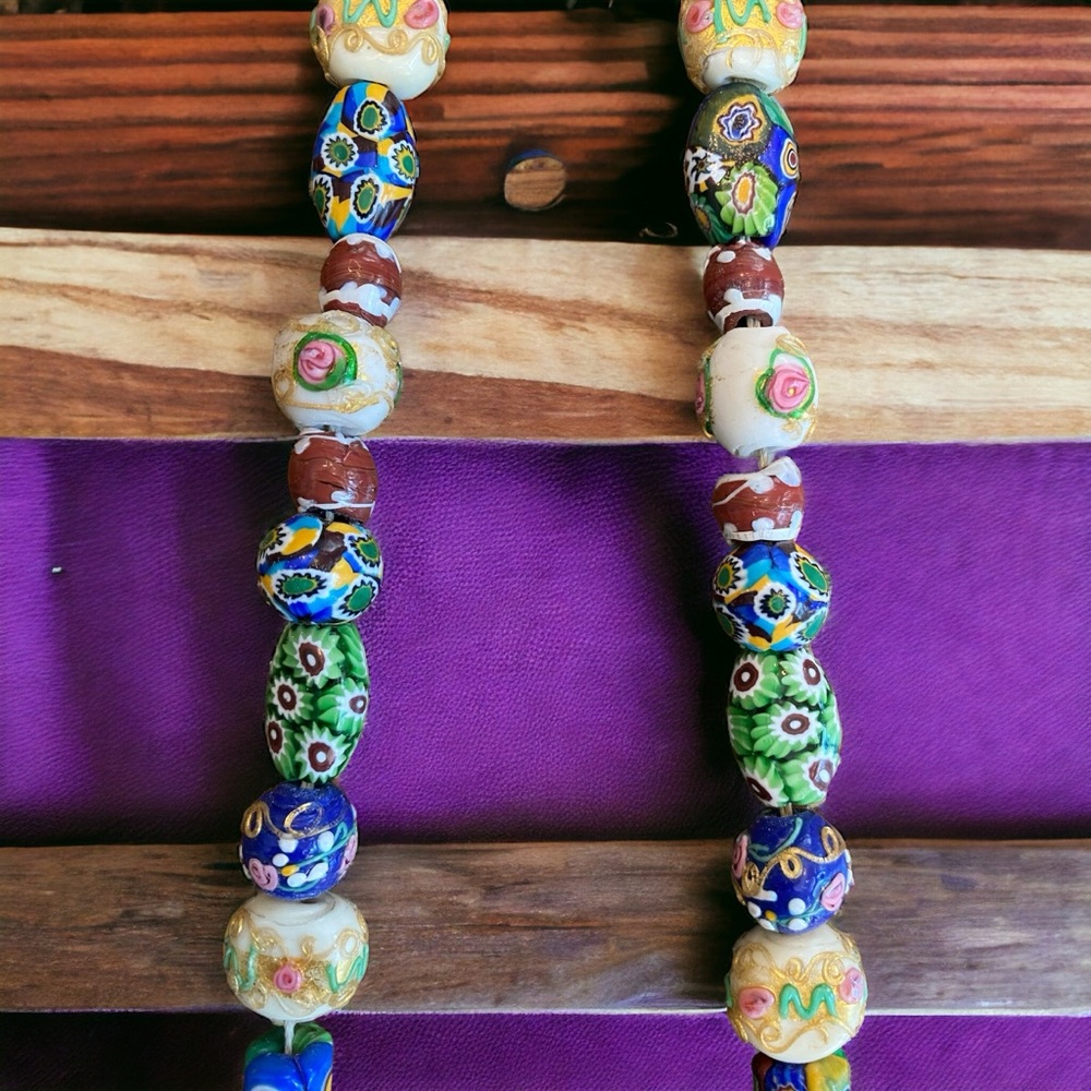Gorgeous antique strand of vibrant beads. 35” in length. Heavy - Picture 5 of 6